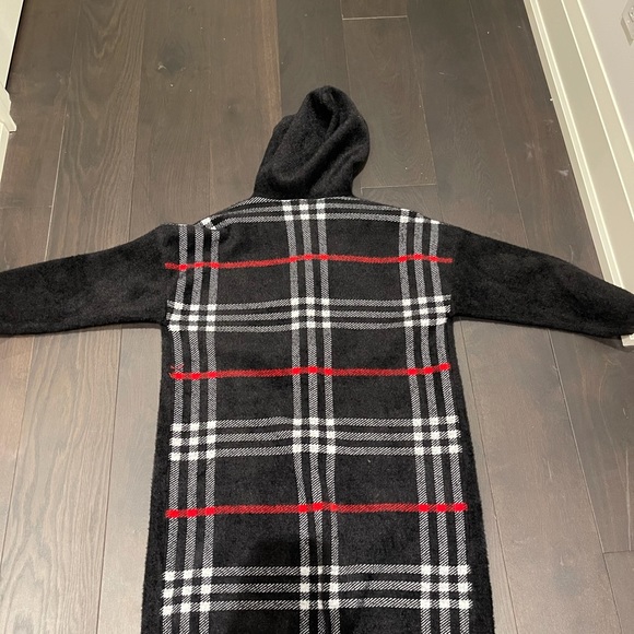 Burberry oversized coat- equal to a size XL - Picture 2 of 2
